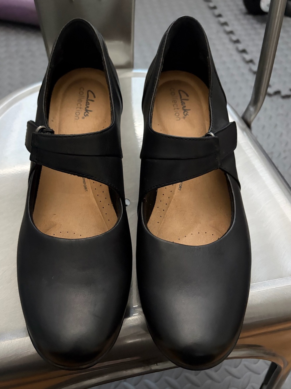 Clark’s Black Women's Emslie Lulin Mary Jane Pumps. Size 11. Velcro strap.